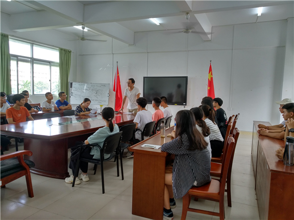 1571621237560069512.jpg 党支部书记作总结交流.jpg